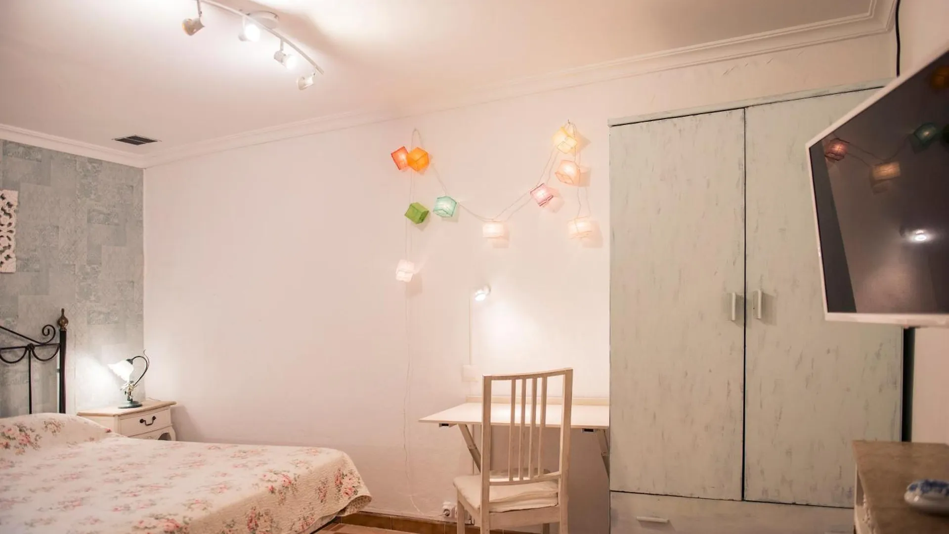 La Casa De Las Flores Seville Homestay